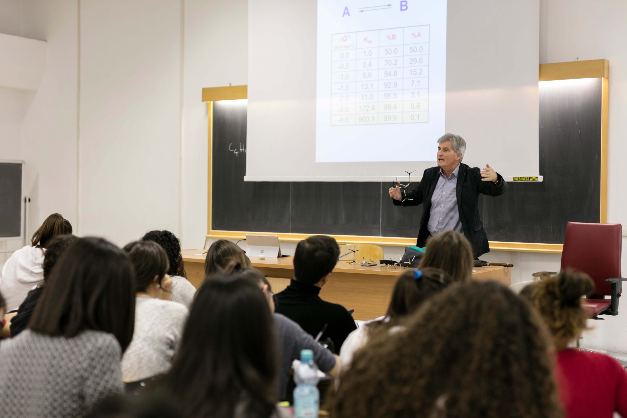 Foto_lezione_Bruno_Botta UnitelmaSapienza Frascati Scienza notte europea ricercatori 2022