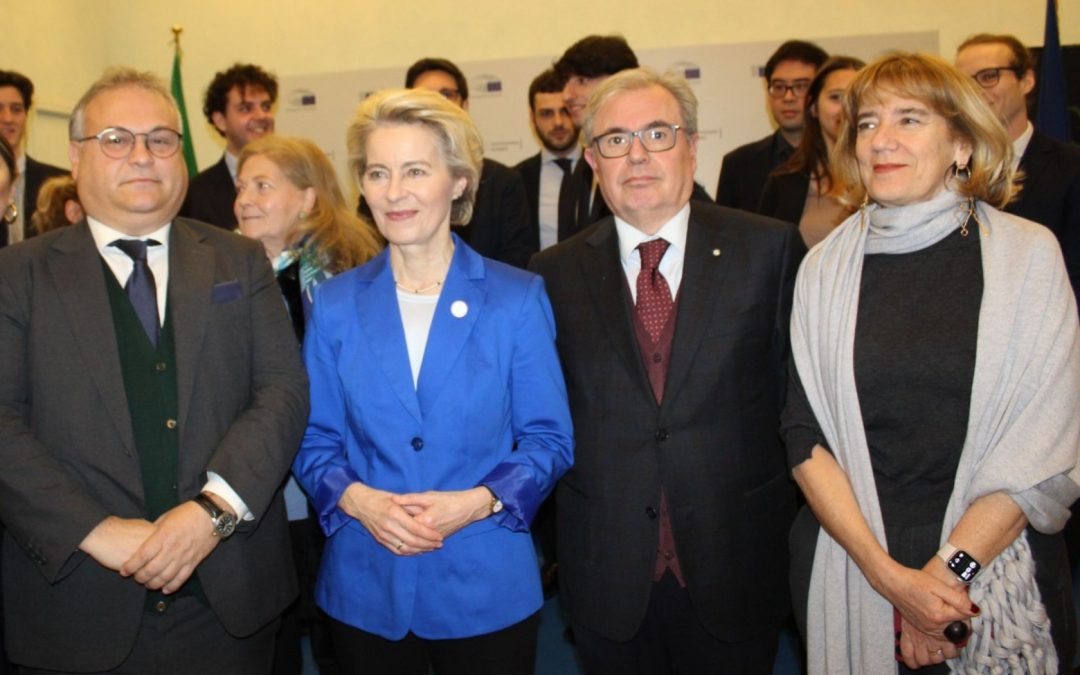 Ursula von der Leyen insignita del Premio AISES Young “Sulle spalle dei giganti”
